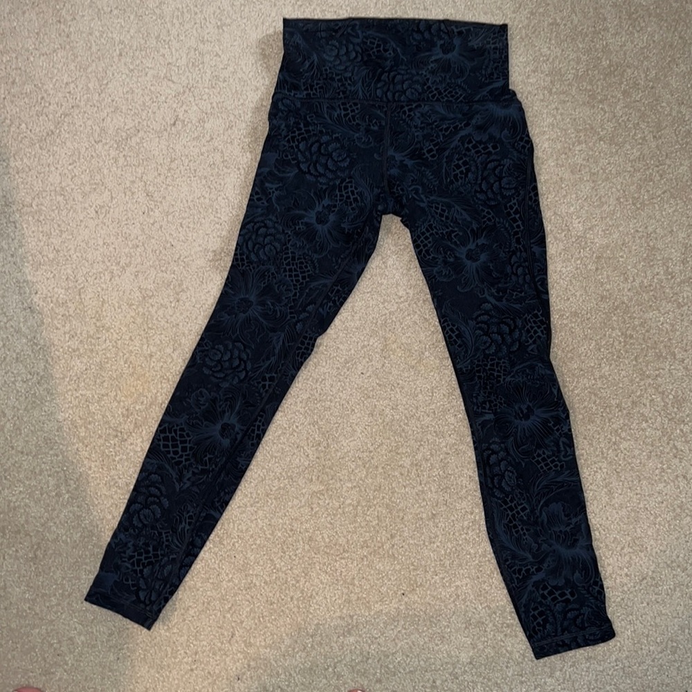 Lululemon Train times crop leggings/navy